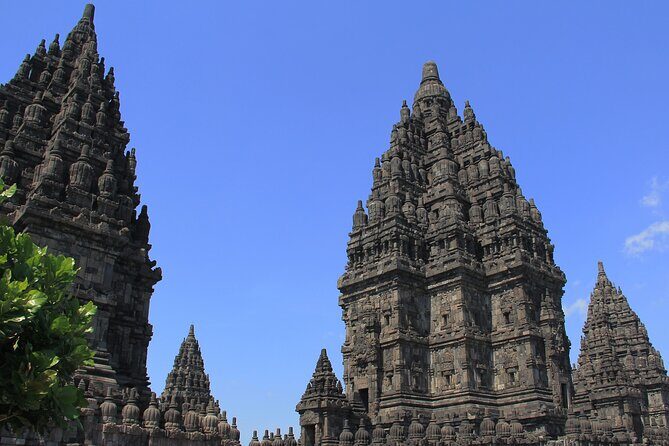 Yogyakarta Borobudur sunrise Guarantee Climb up and Prambanan - Logistics that affect your comfort: transport, group size, and pacing