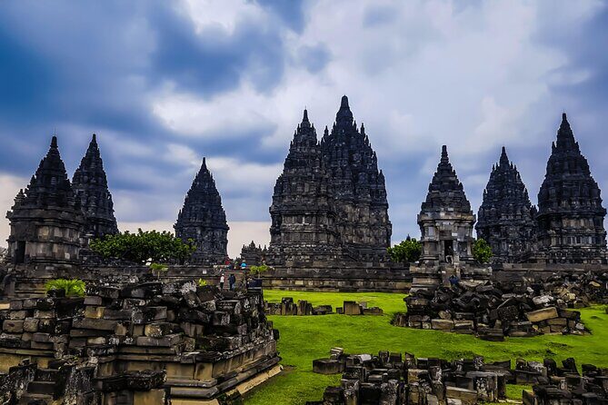 Yogyakarta Borobudur sunrise Guarantee Climb up and Prambanan - What the guide actually does (and how it improves the visit)